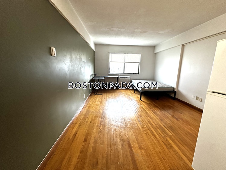 Commonwealth Ave., Boston