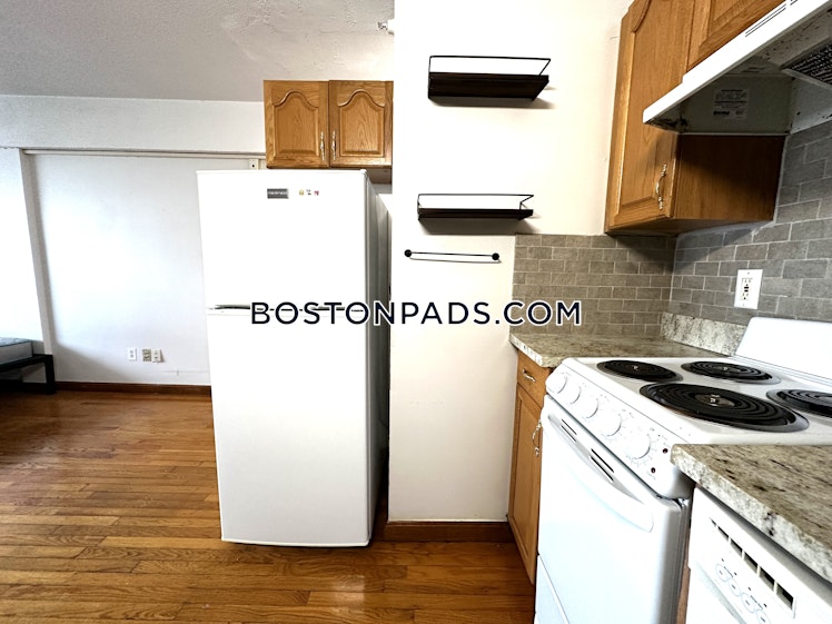 Commonwealth Ave., Boston