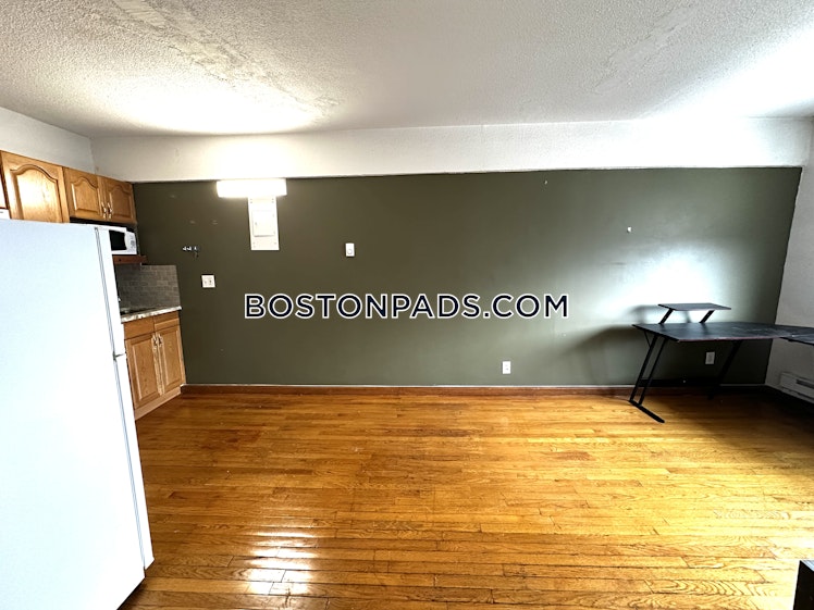 Commonwealth Ave., Boston