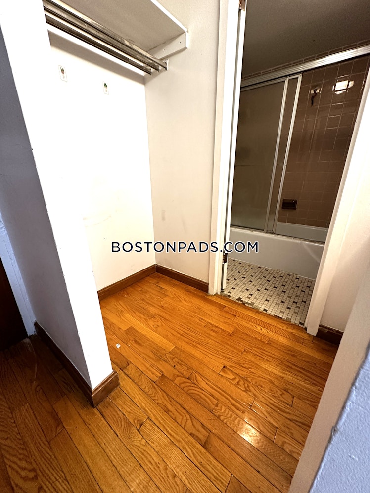 Commonwealth Ave., Boston