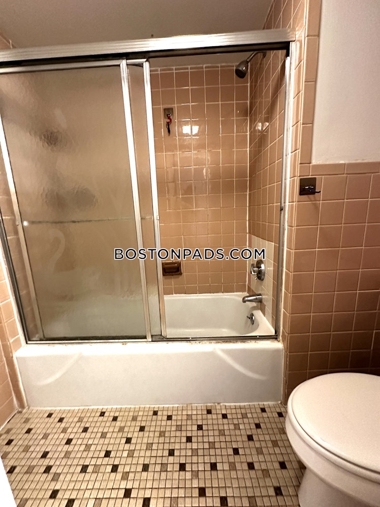 Commonwealth Ave., Boston