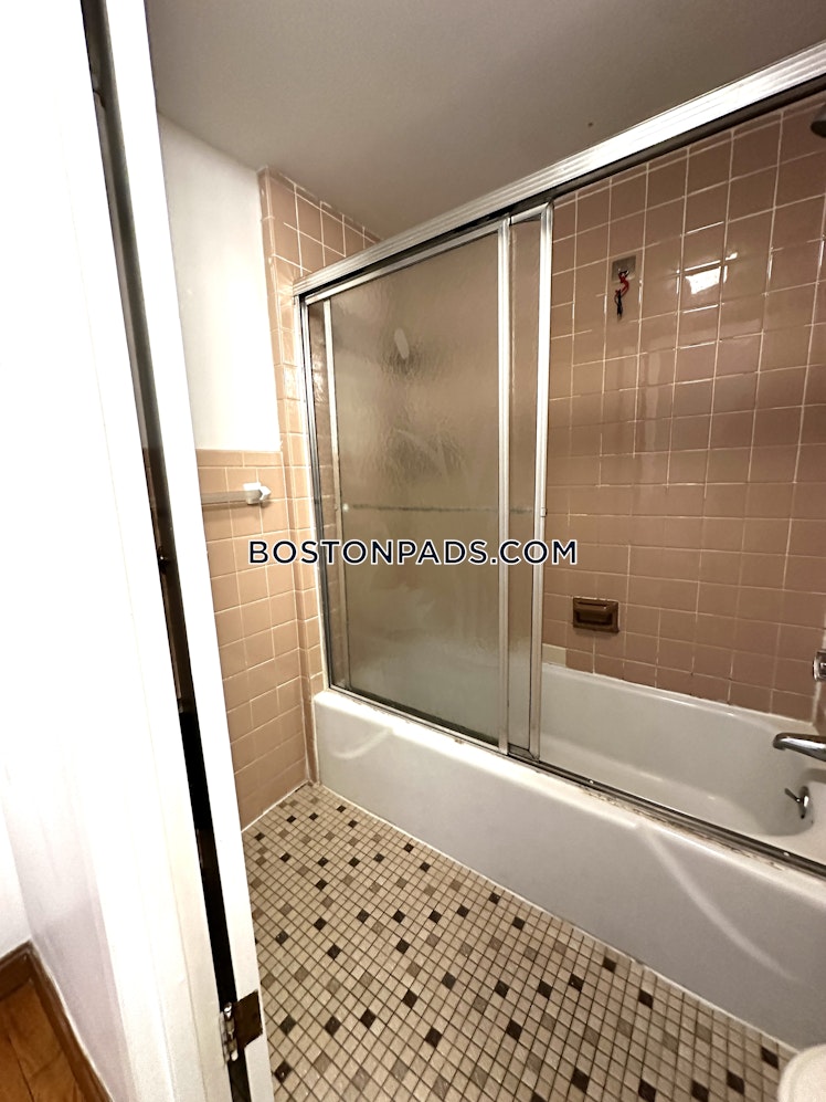 Commonwealth Ave., Boston