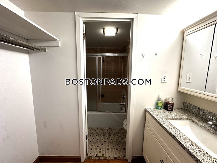 Commonwealth Ave., Boston