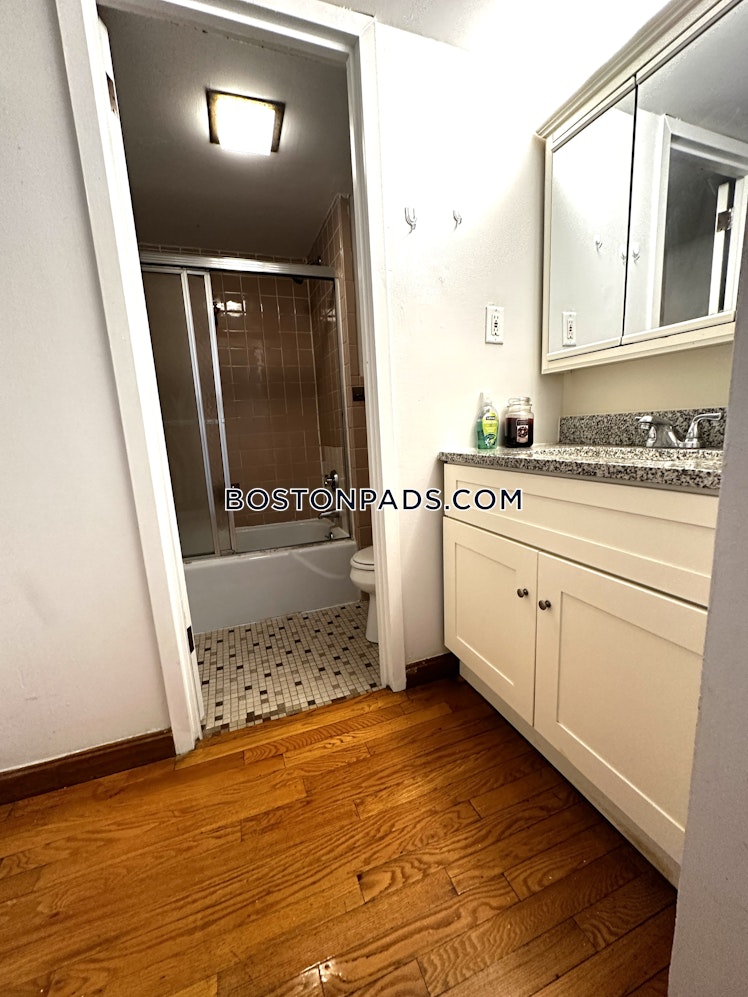 Commonwealth Ave., Boston