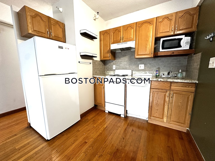 Commonwealth Ave., Boston