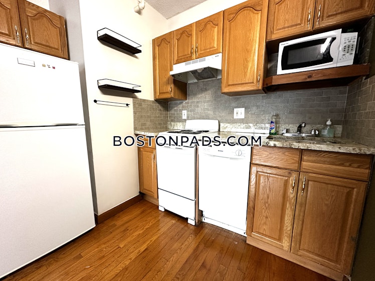 Commonwealth Ave., Boston