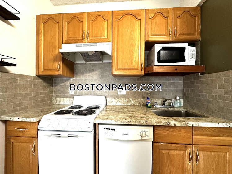 Commonwealth Ave., Boston