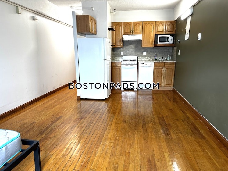 Commonwealth Ave., Boston