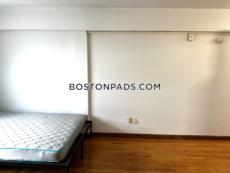 Commonwealth Ave., Boston