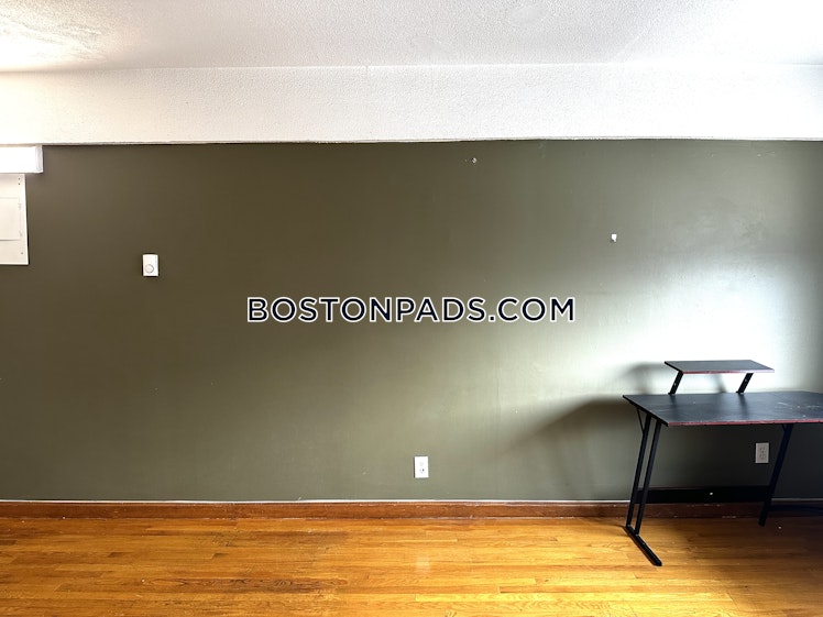 Commonwealth Ave., Boston