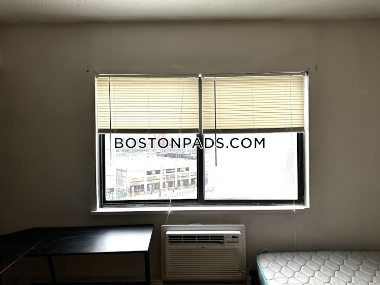 Commonwealth Ave., Boston