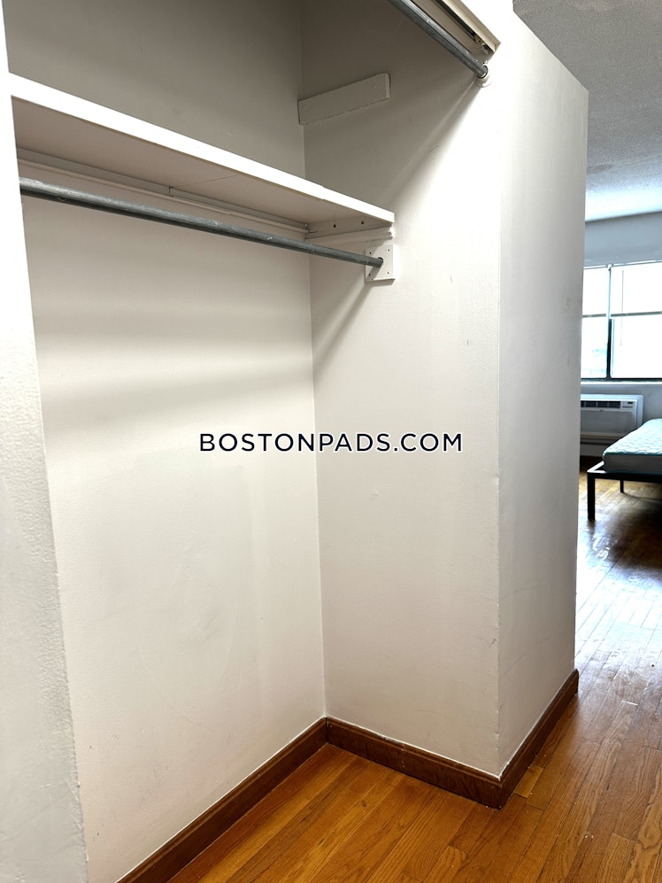 Commonwealth Ave., Boston