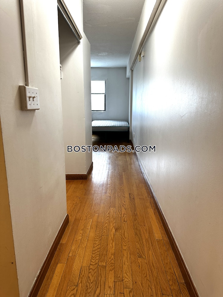 Commonwealth Ave., Boston