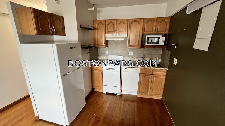 Commonwealth Ave., Boston