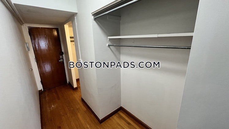 Commonwealth Ave., Boston