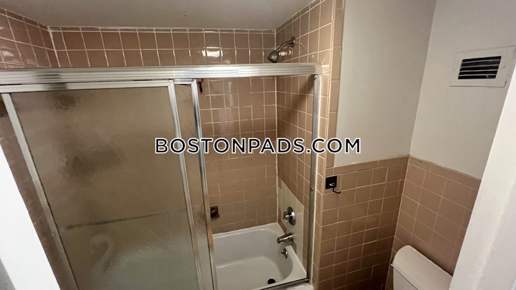 Commonwealth Ave., Boston