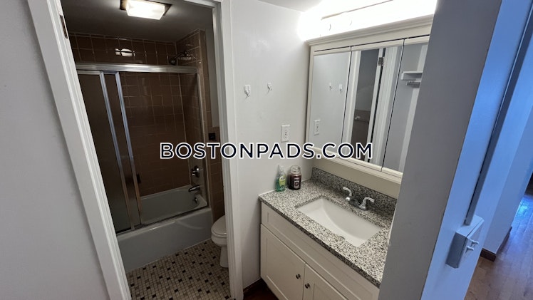 Commonwealth Ave., Boston