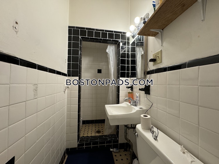 Commonwealth Ave., Boston