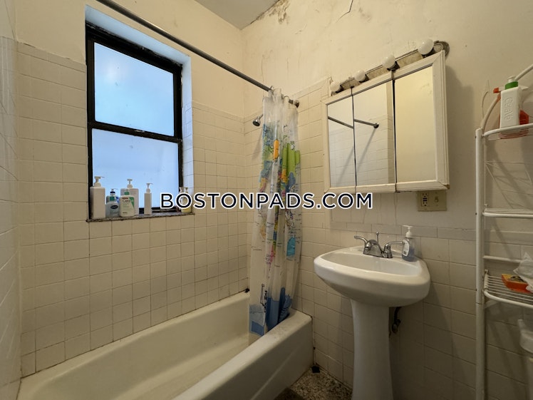 Commonwealth Ave., Boston