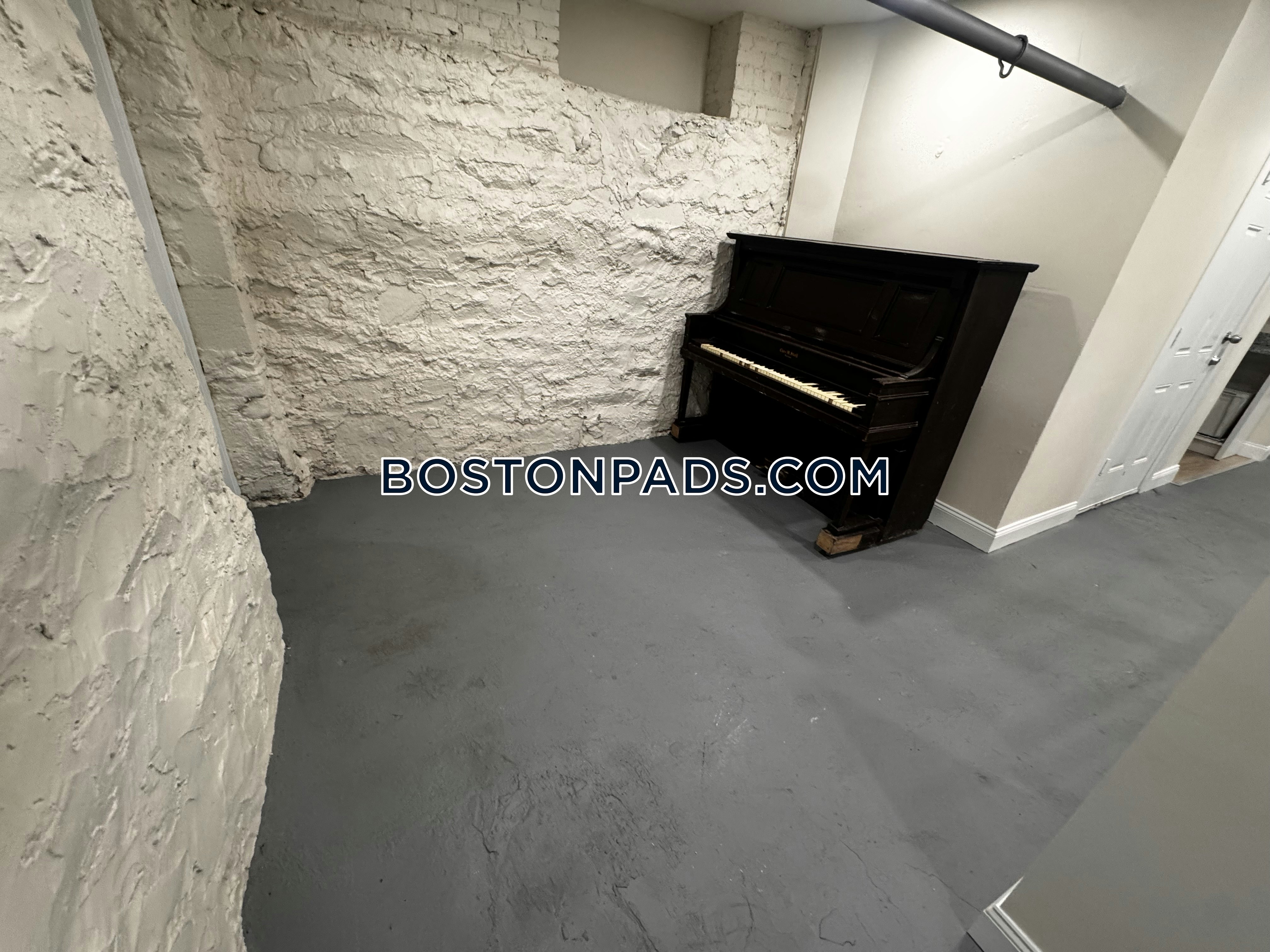 Boston - 7 Beds, 4 Baths