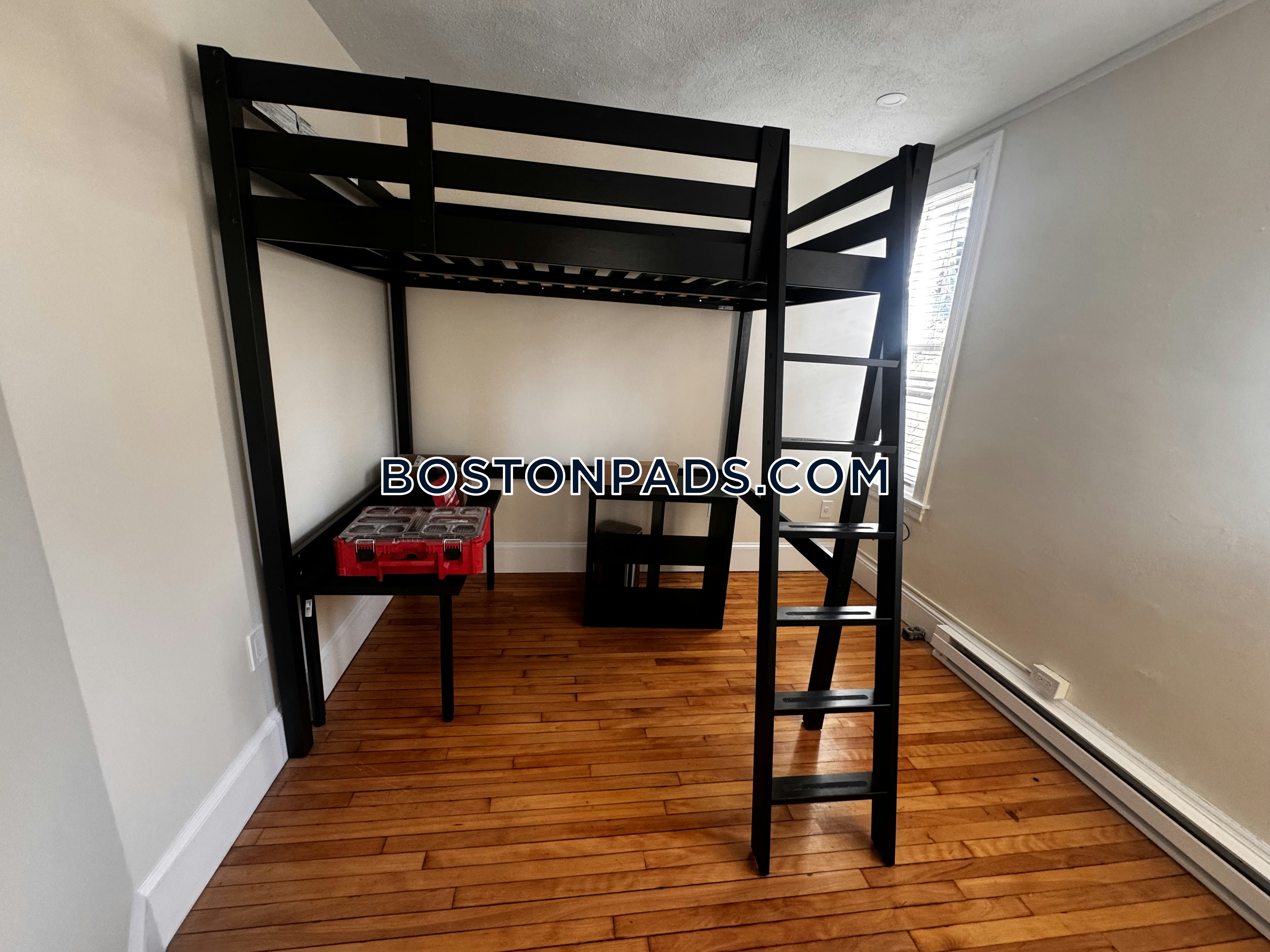 Boston - 7 Beds, 4 Baths