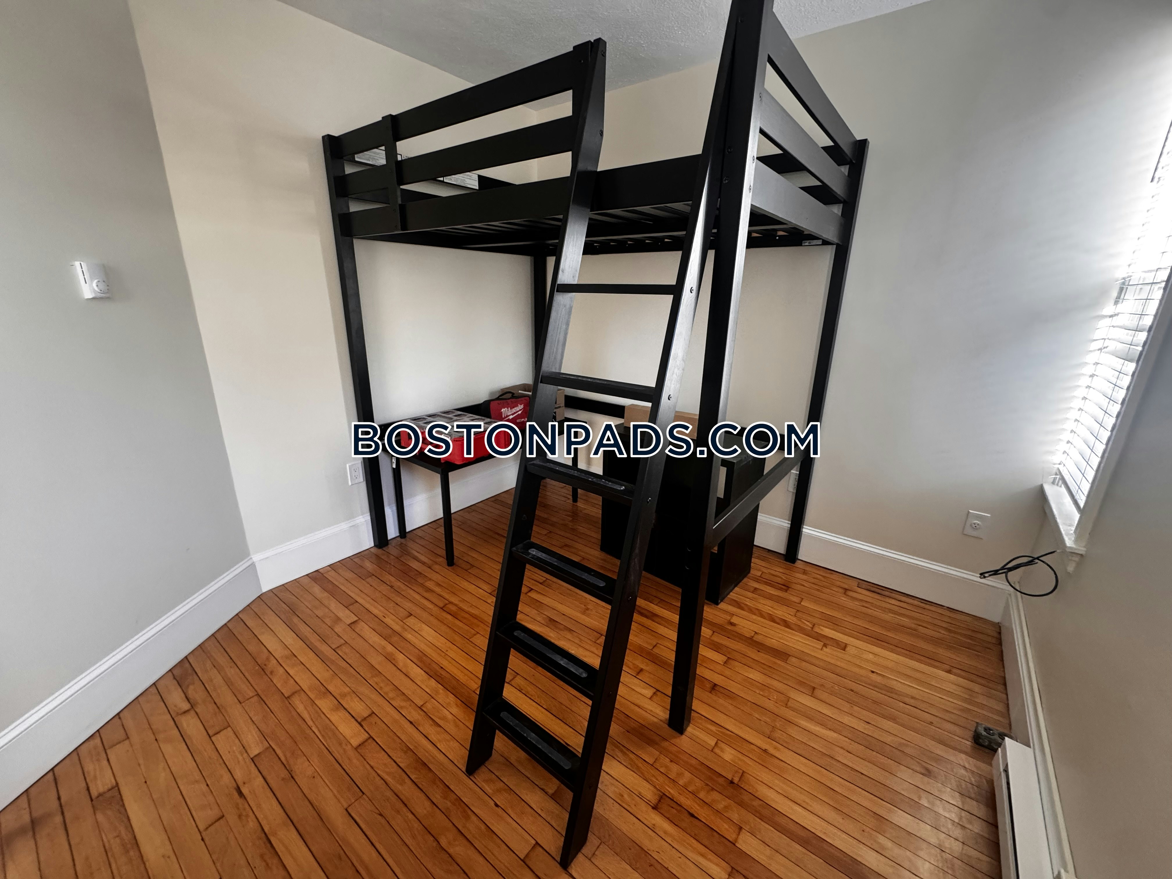 Boston - 7 Beds, 4 Baths