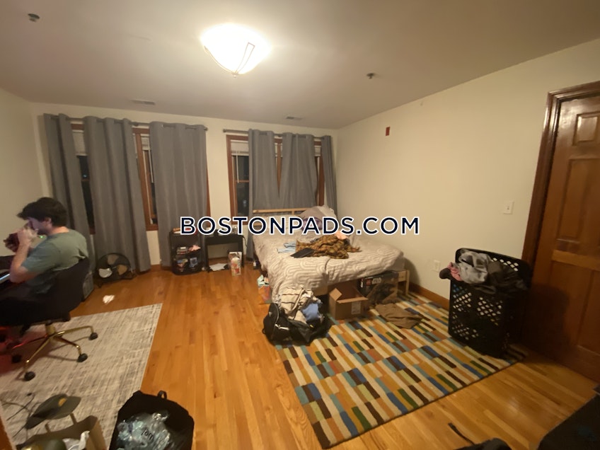 Boston - $5,400+ /month