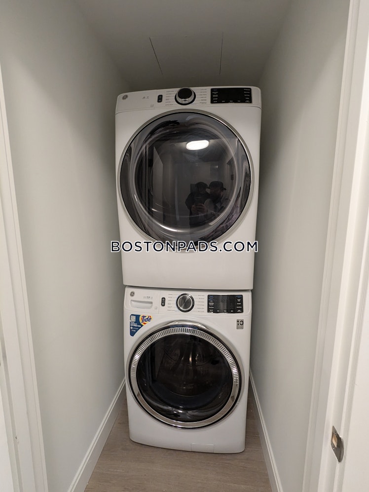 Commonwealth Ave., Boston