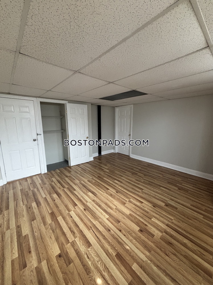 Commonwealth Ave., Boston