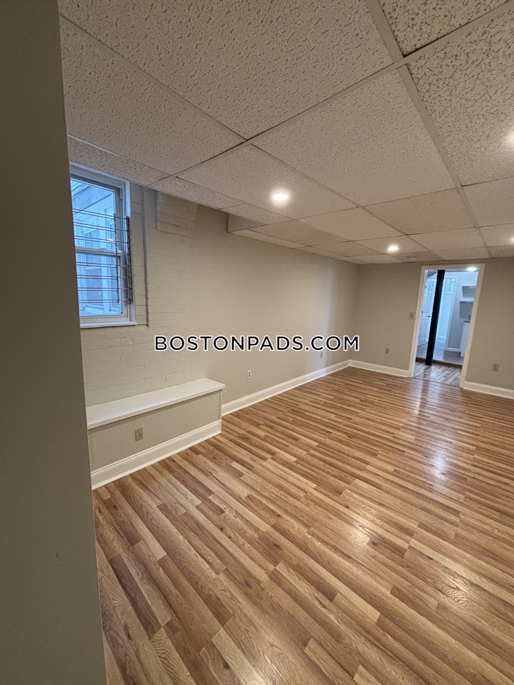 Commonwealth Ave., Boston