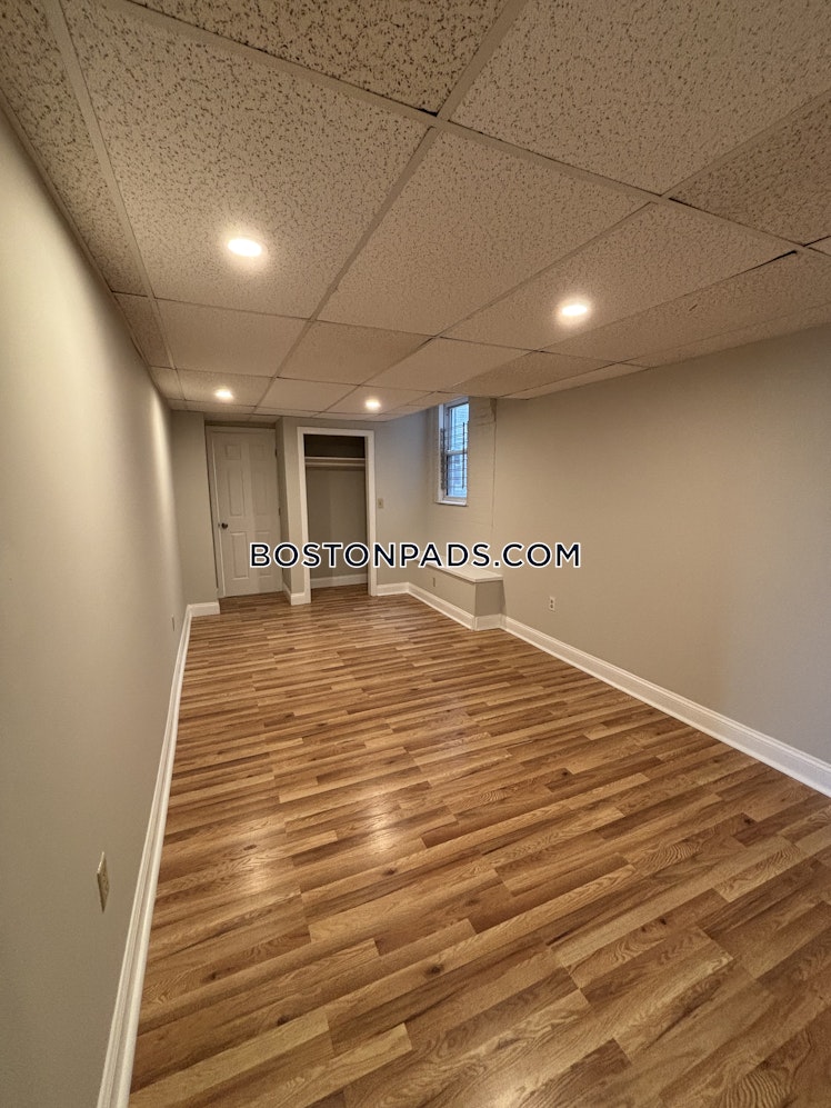 Commonwealth Ave., Boston