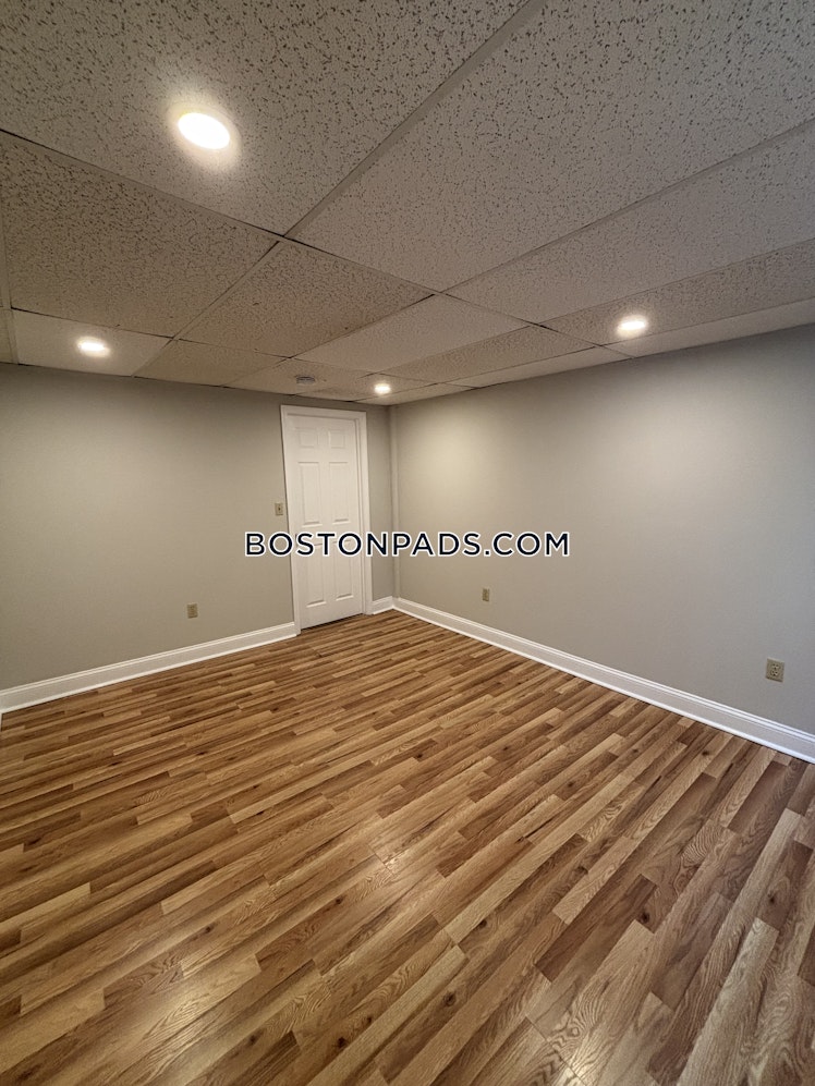 Commonwealth Ave., Boston