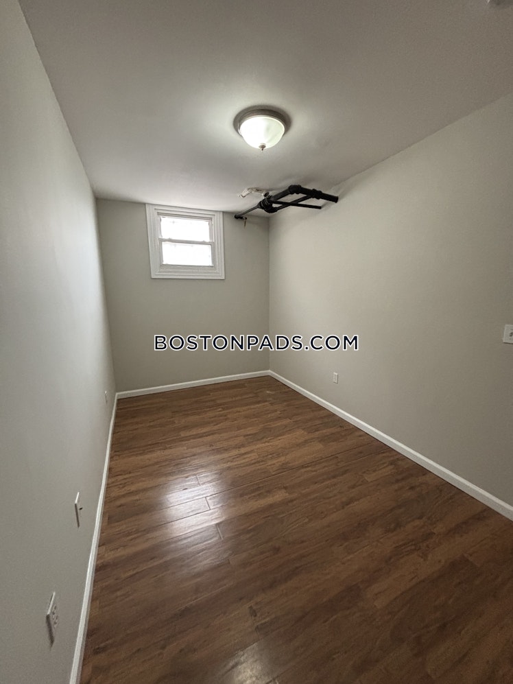 Commonwealth Ave., Boston