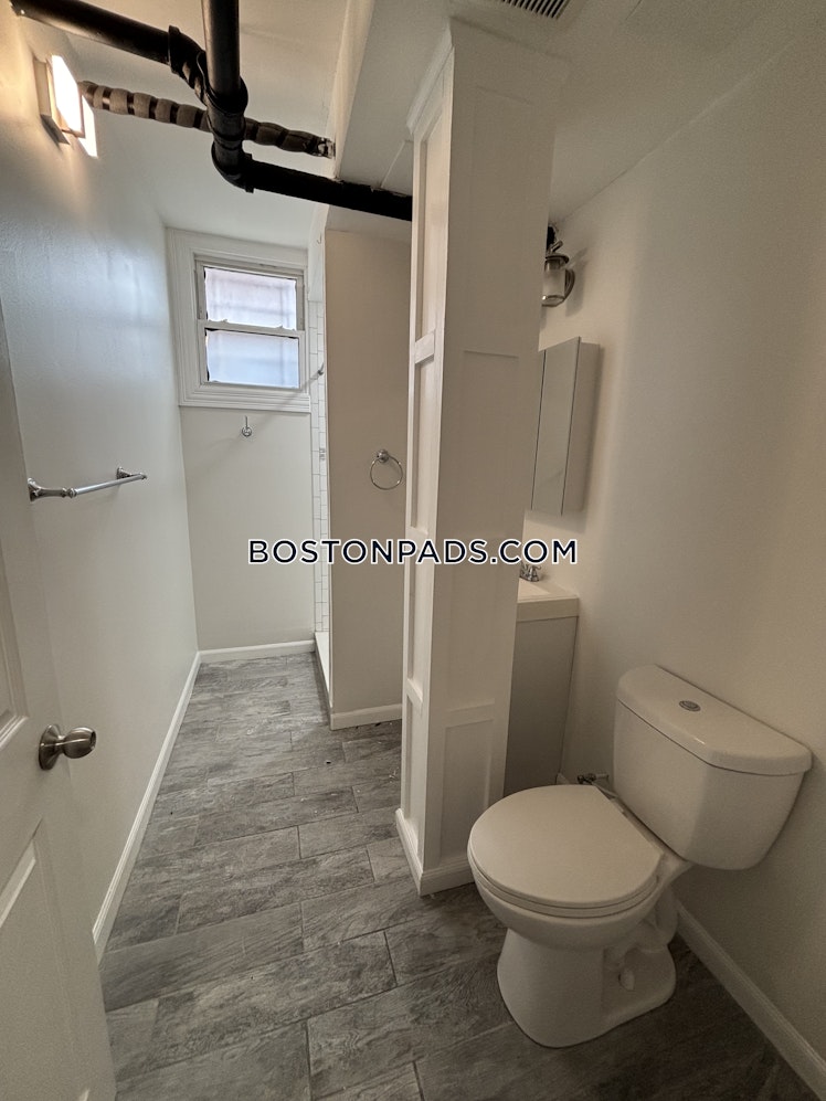 Commonwealth Ave., Boston