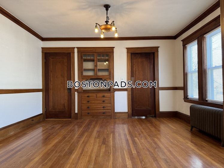 Newport St., Arlington