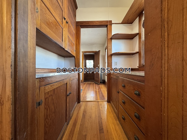 Newport St., Arlington