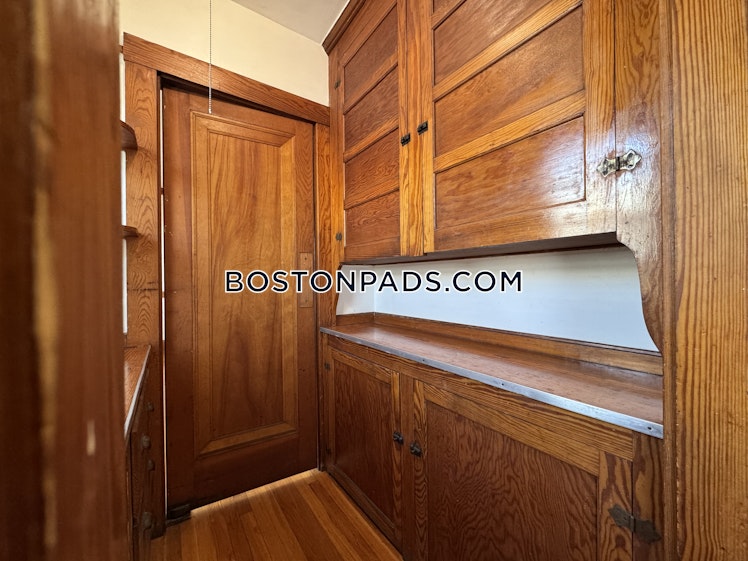 Newport St., Arlington