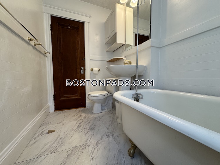 Newport St., Arlington