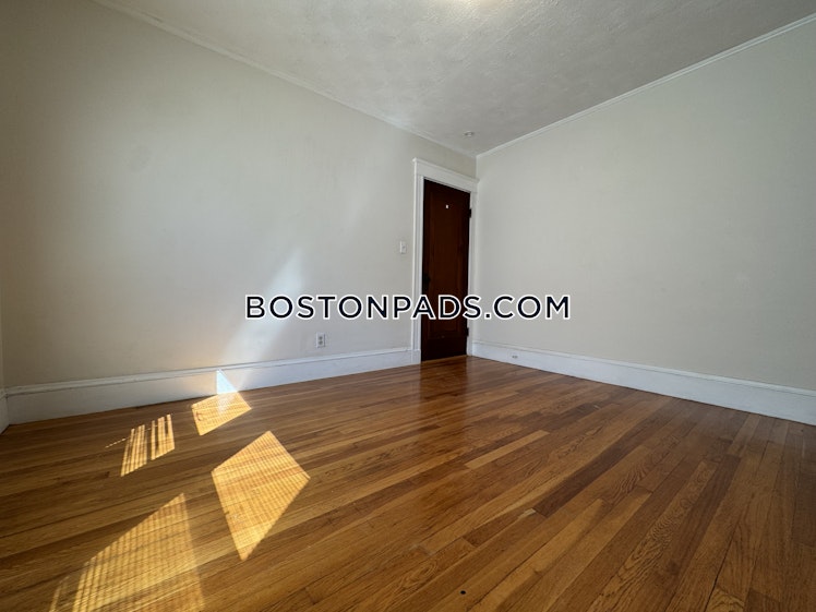 Newport St., Arlington