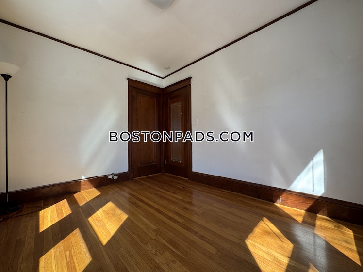 Newport St., Arlington