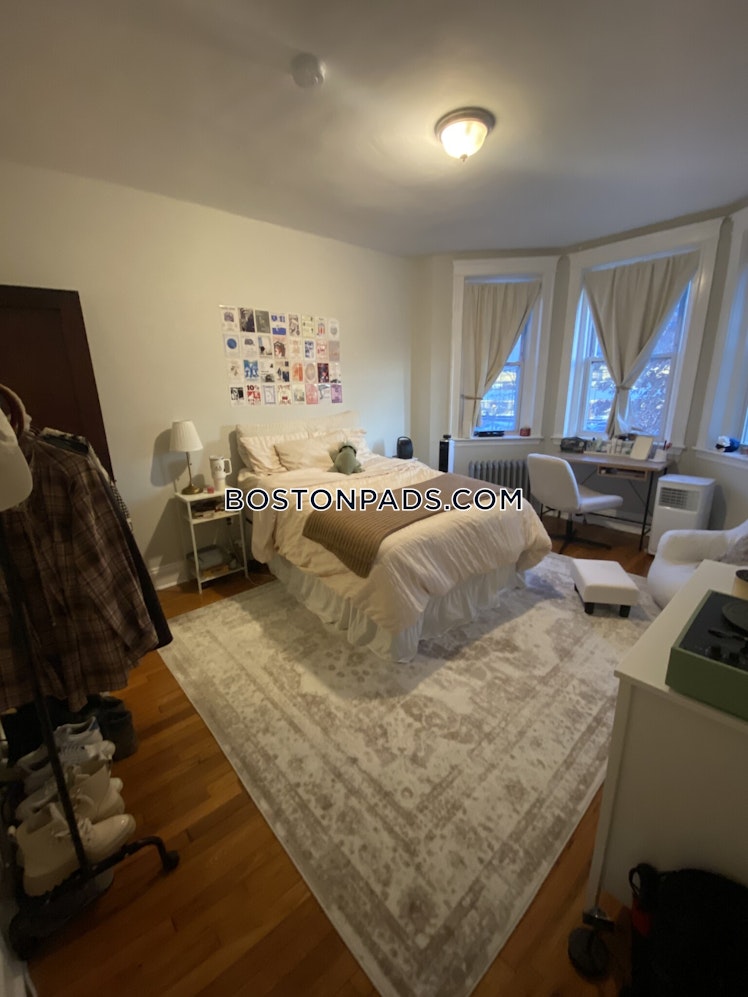 Commonwealth Ave., Boston