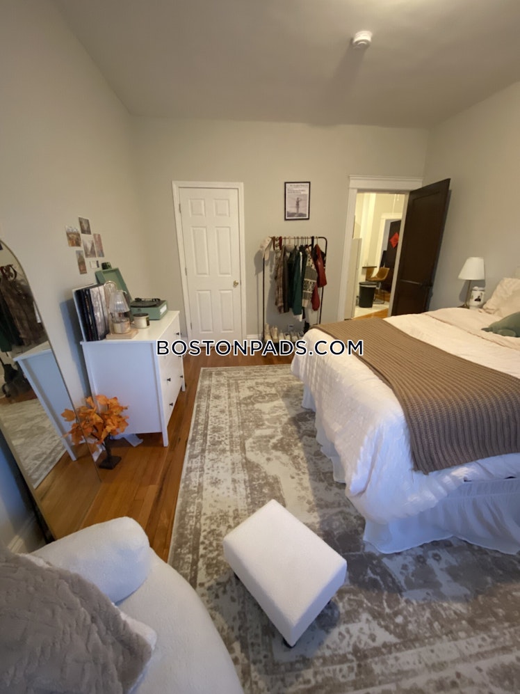 Commonwealth Ave., Boston