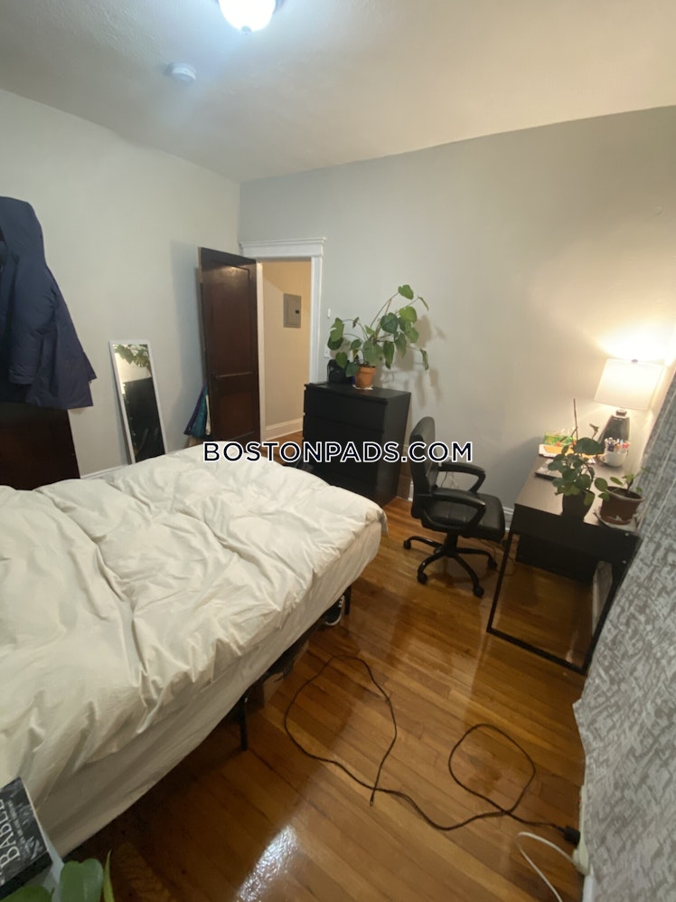 Commonwealth Ave., Boston