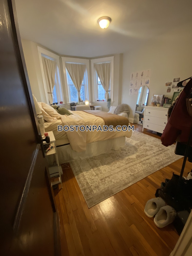 Commonwealth Ave., Boston