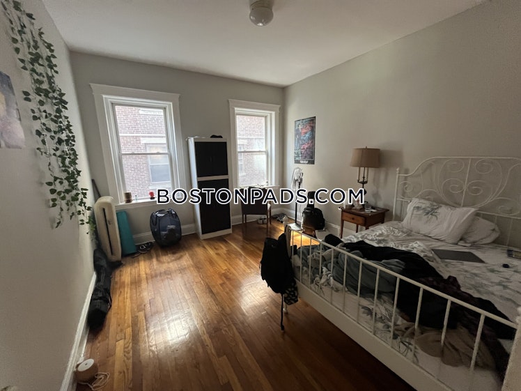 Commonwealth Ave., Boston