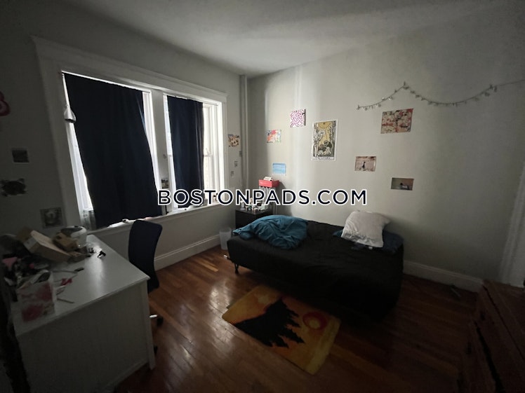 Commonwealth Ave., Boston