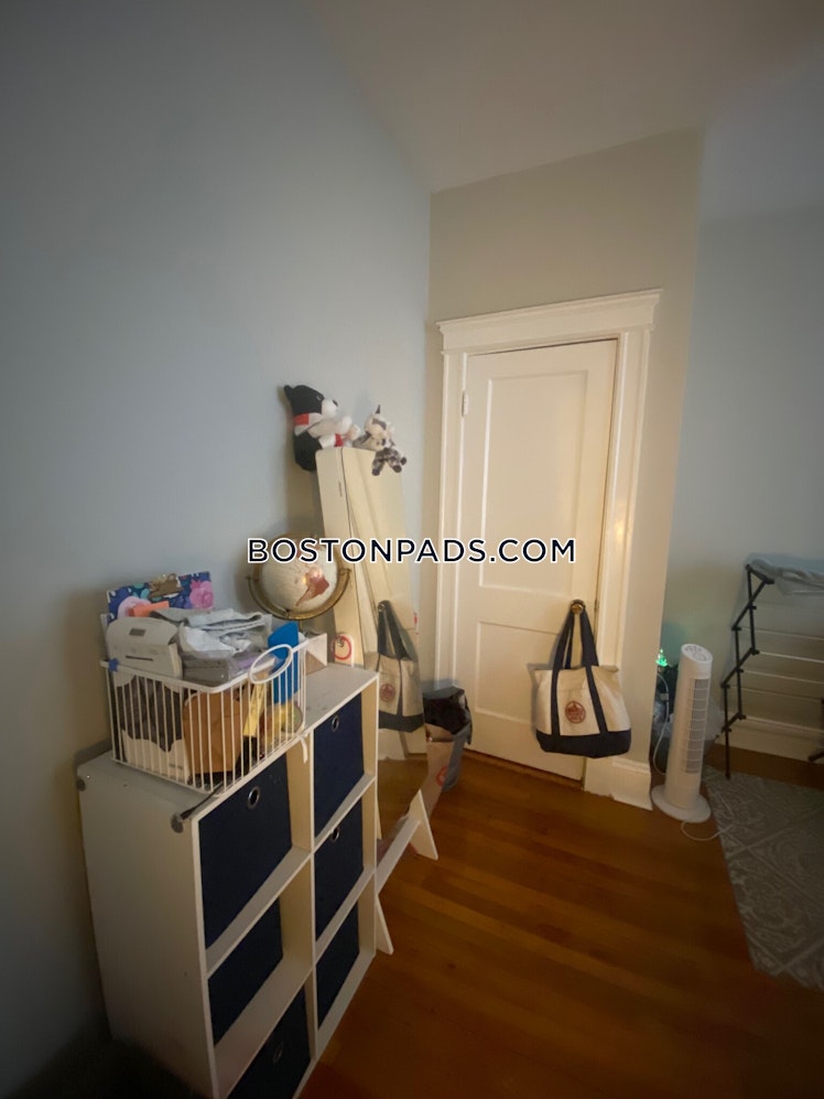 Commonwealth Ave., Boston