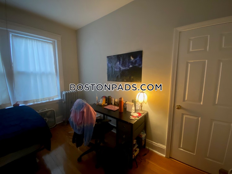 Commonwealth Ave., Boston