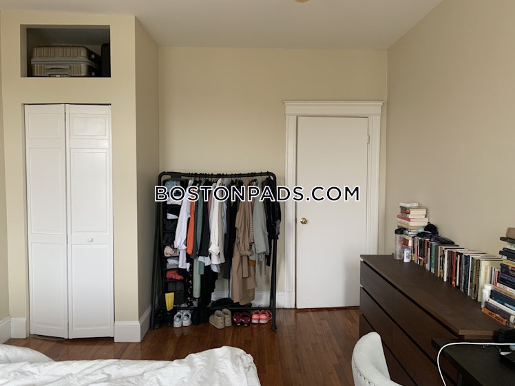 Commonwealth Ave., Boston