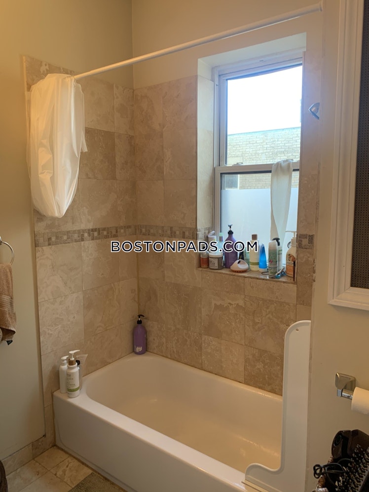 Commonwealth Ave., Boston